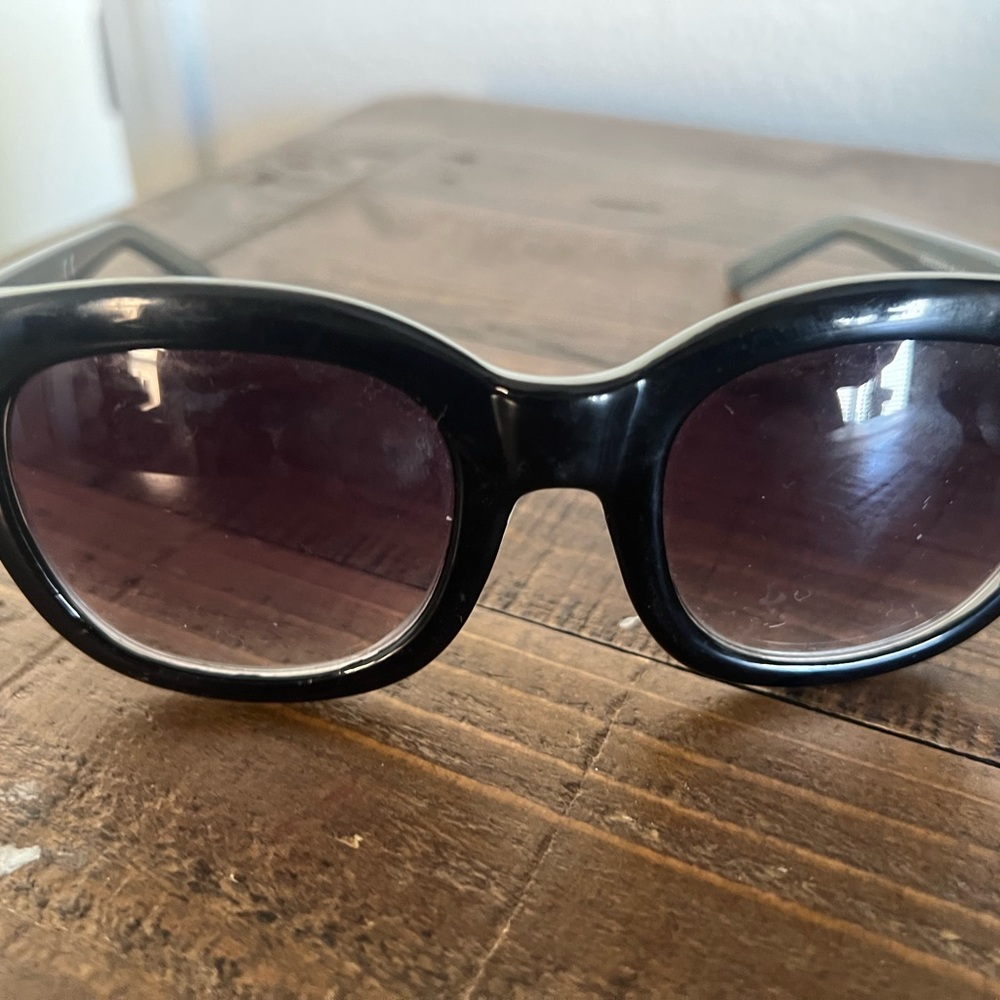 Sunglasses Bundle - Picture 7 of 8